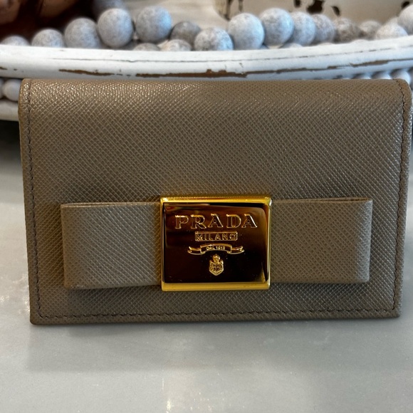 PRADA Cammeo Saffiano Fiocco Leather Bow Card Holder  *Pre-Loved* - Picture 3 of 16